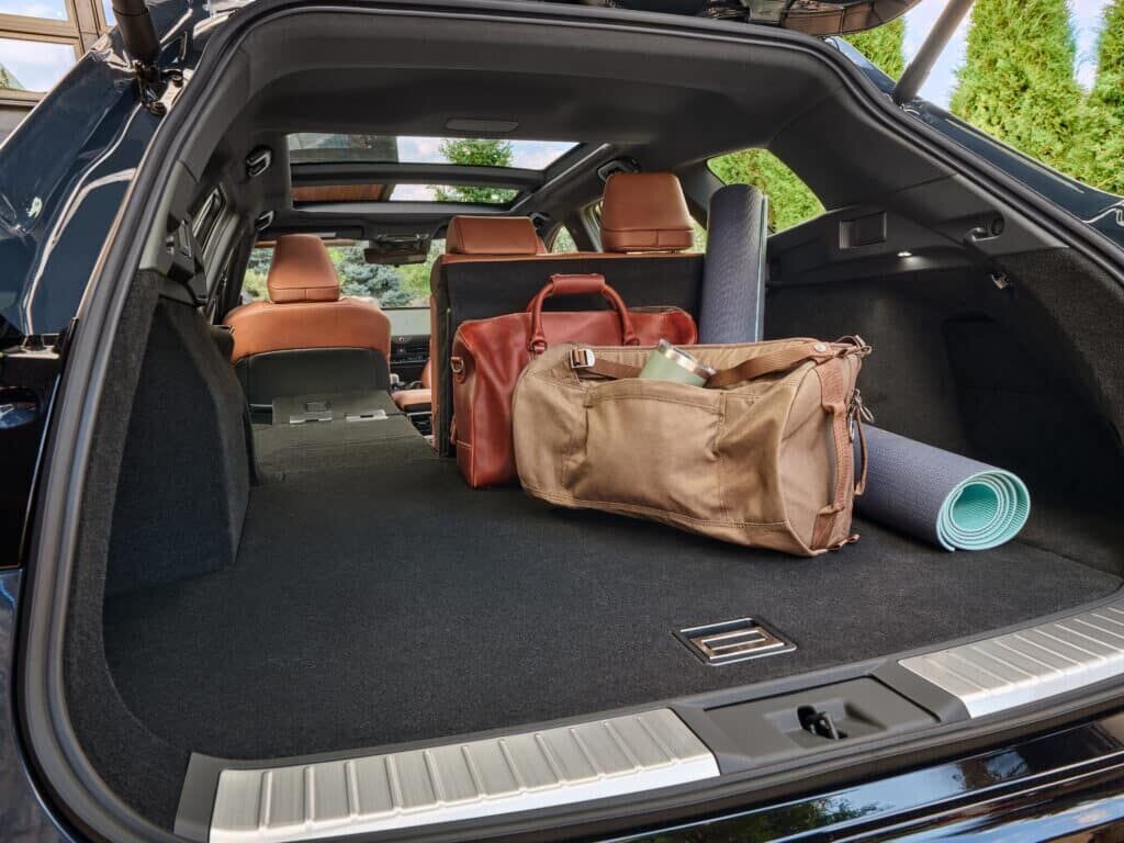 2025 toyota crown signia 7 1024x768 1