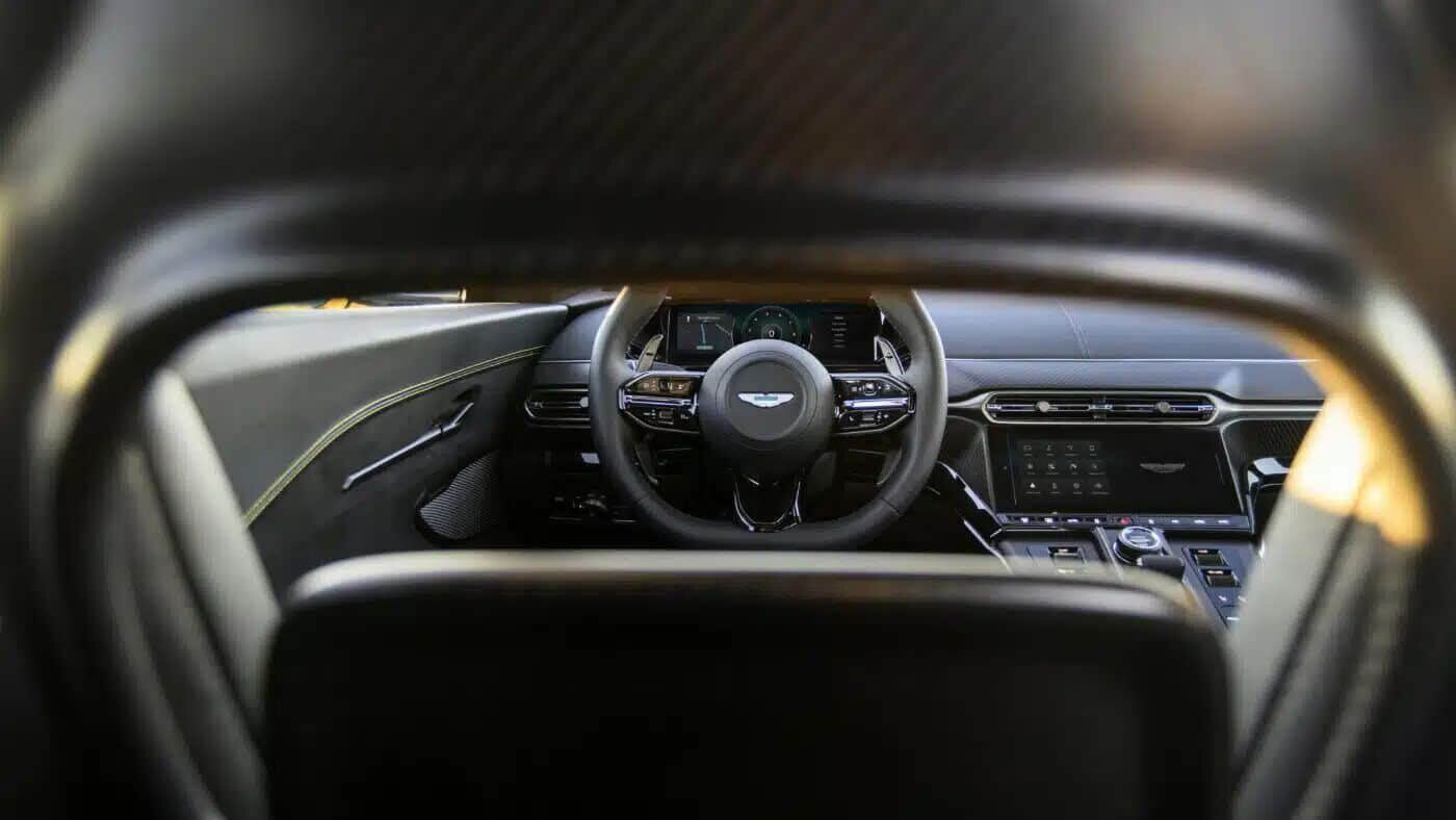 Aston martin vantage 11 1400x788 jpeg