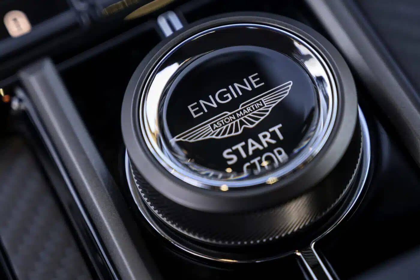 Aston martin vantage 15 1400x933 jpeg