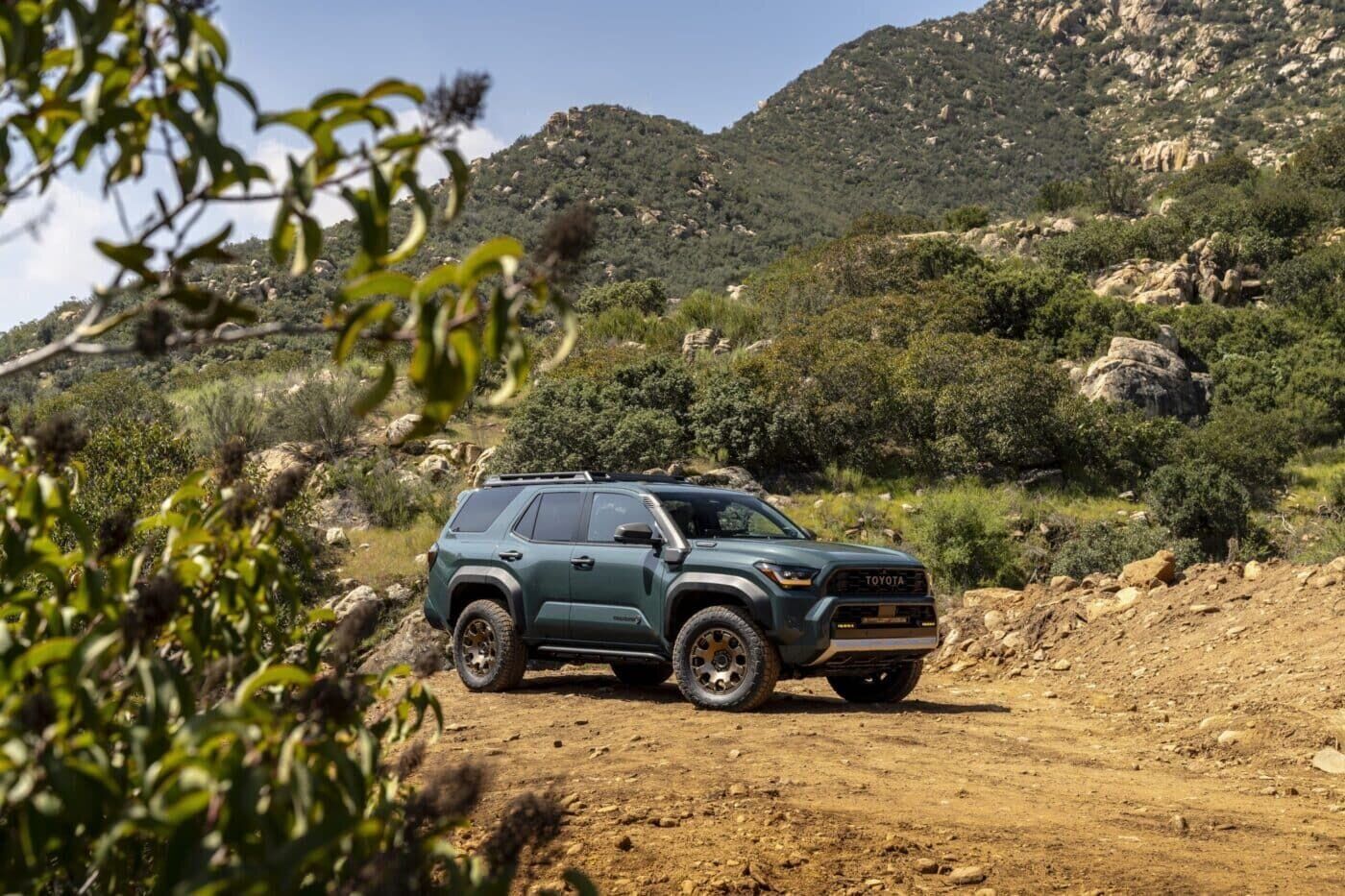 2025 toyota 4runner trailhunter everest 01 scaled 1 1400x933